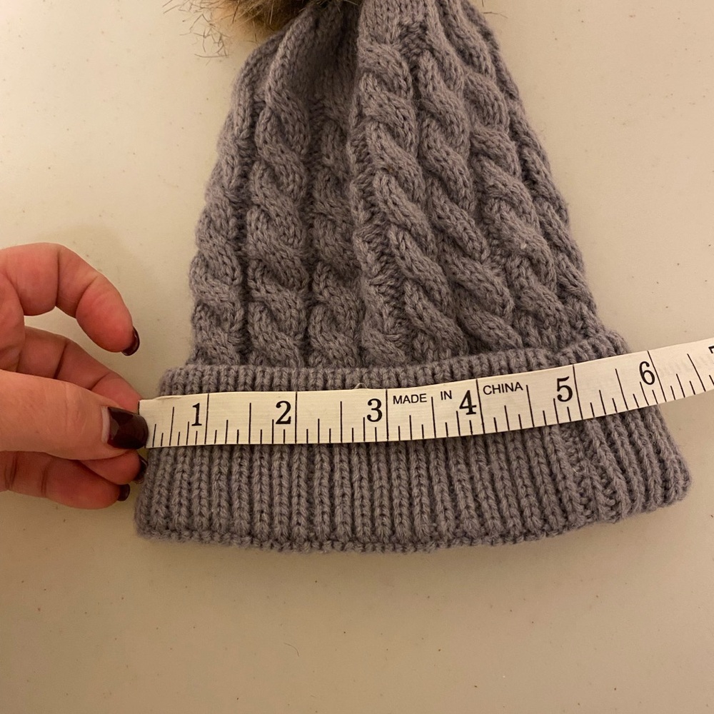 Cable knit pomom beanie